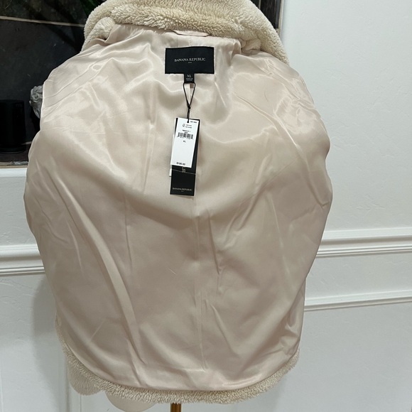 NWT Banana Republic Vintage Faux fur Jacket in Transition Cream - Picture 4 of 10